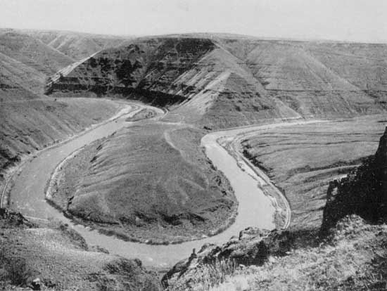 In the Deschutes Canyon. "The river winds sinuously,
seeking first one, and then another, point of the compass"
