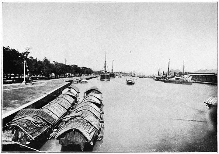 The Busy Pasig, from the Puente de Espaa. Old Manila on the Left. Business Quarter to the Right.